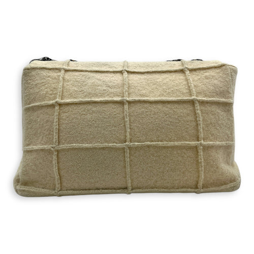 2.55 Shoulder Bag White in Wool, Gunmetal hardware