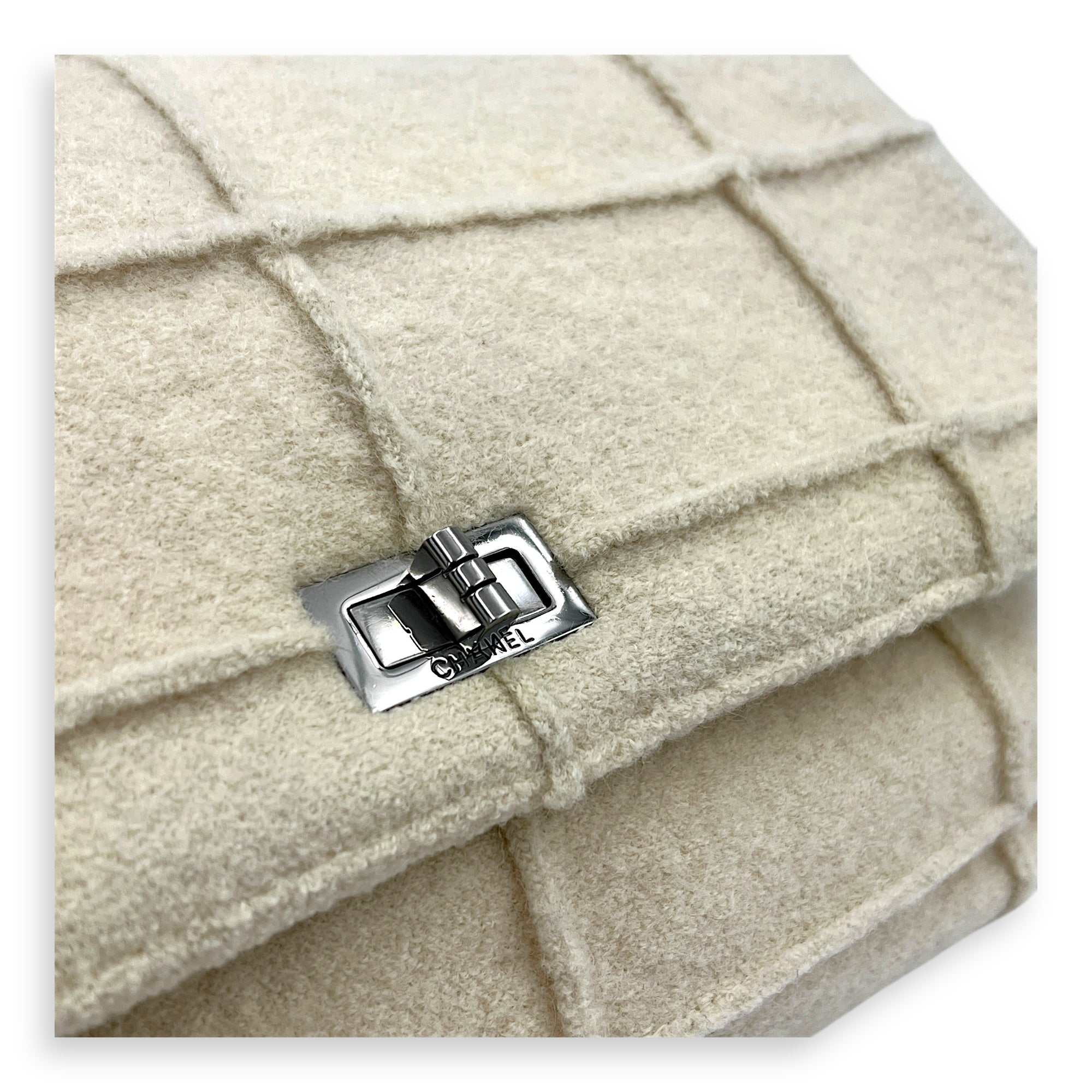 2.55 Shoulder Bag White in Wool, Gunmetal hardware