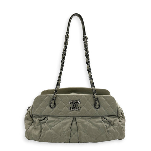 Chain White Shoulder Bag in Nubuck, Silver hardware