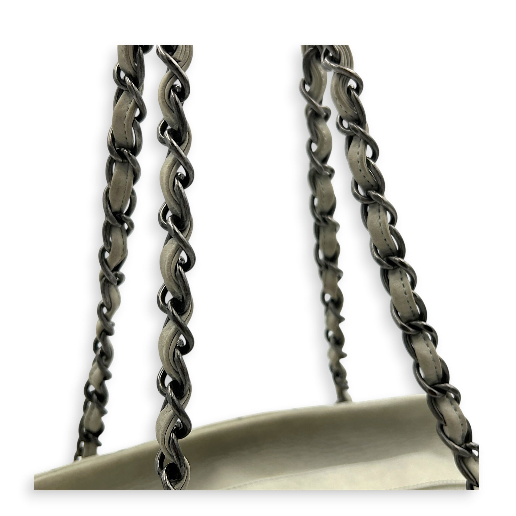 Chain White Shoulder Bag in Nubuck, Silver hardware