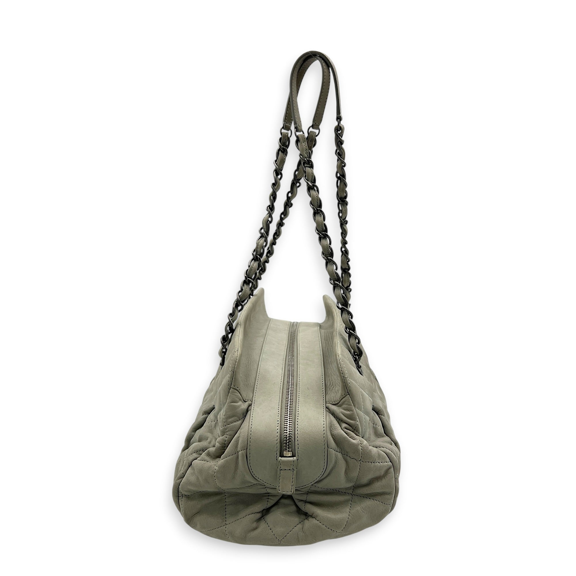 Chain White Shoulder Bag in Nubuck, Silver hardware