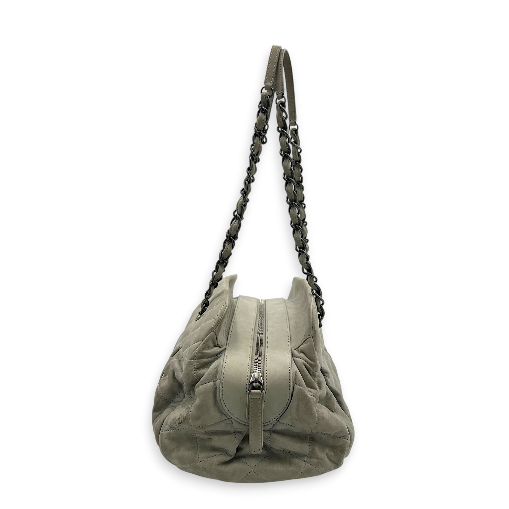 Chain White Shoulder Bag in Nubuck, Silver hardware