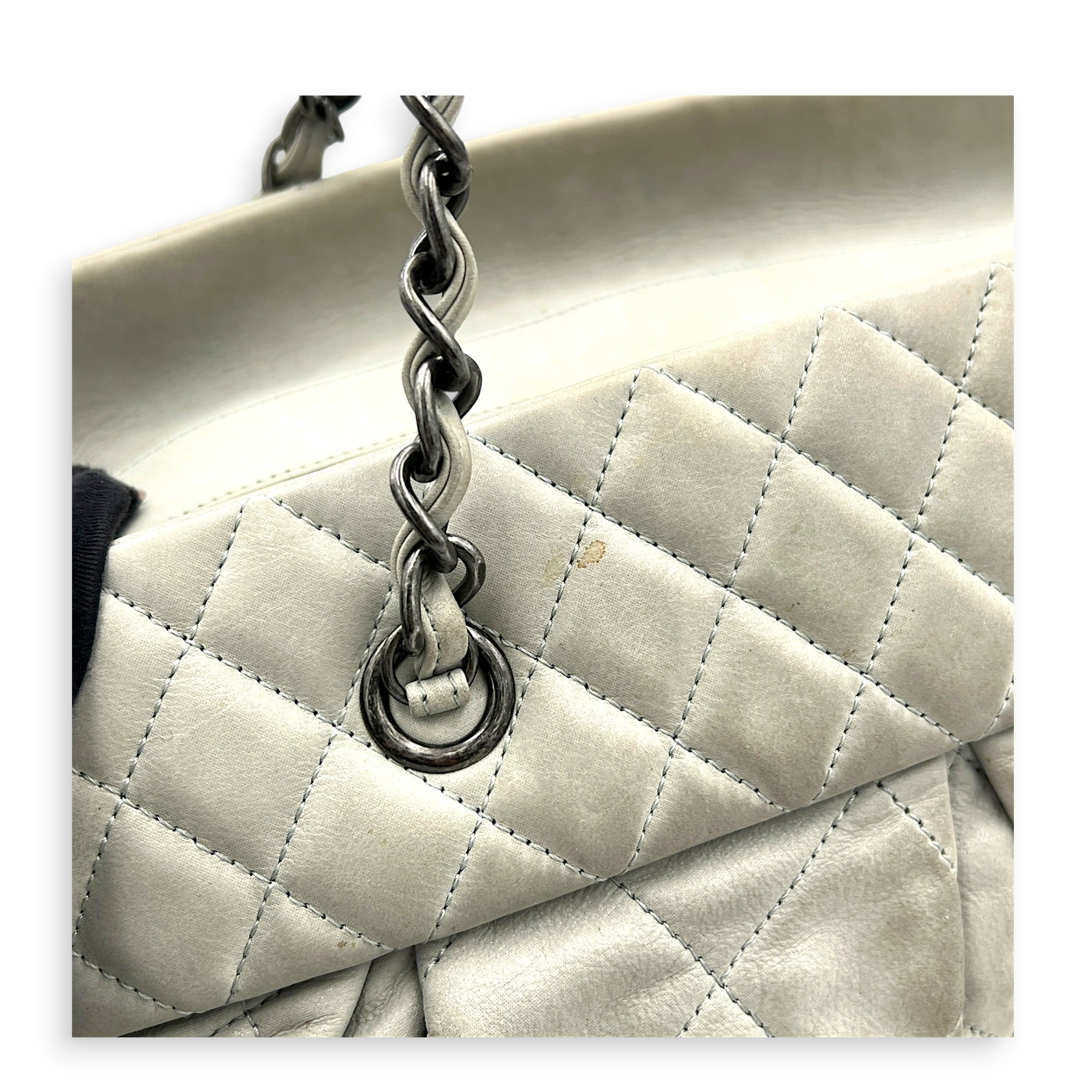 Chain White Shoulder Bag in Nubuck, Silver hardware