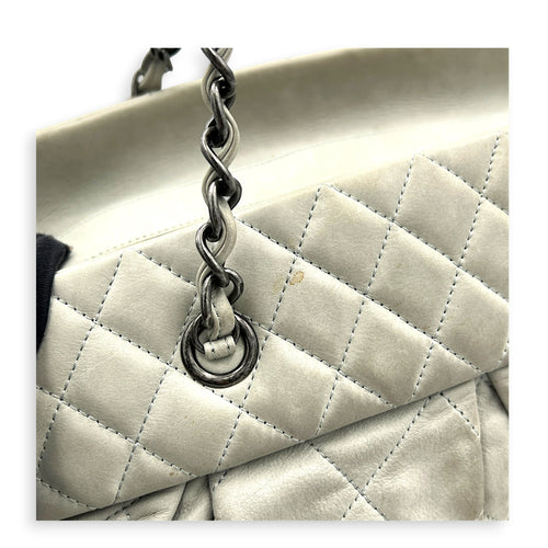 Chain White Shoulder Bag in Nubuck, Silver hardware