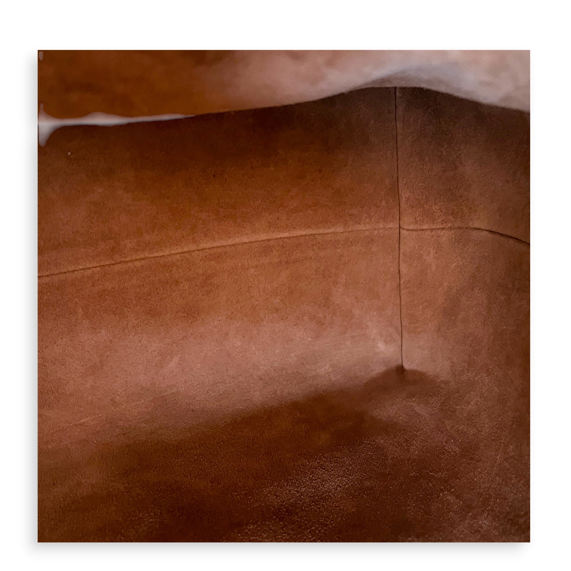 Low Key Hobo Brown Shoulder Bag in Taurillon Leather, Gold hardware