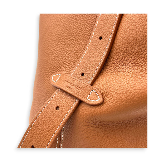 Low Key Hobo Brown Shoulder Bag in Taurillon Leather, Gold hardware