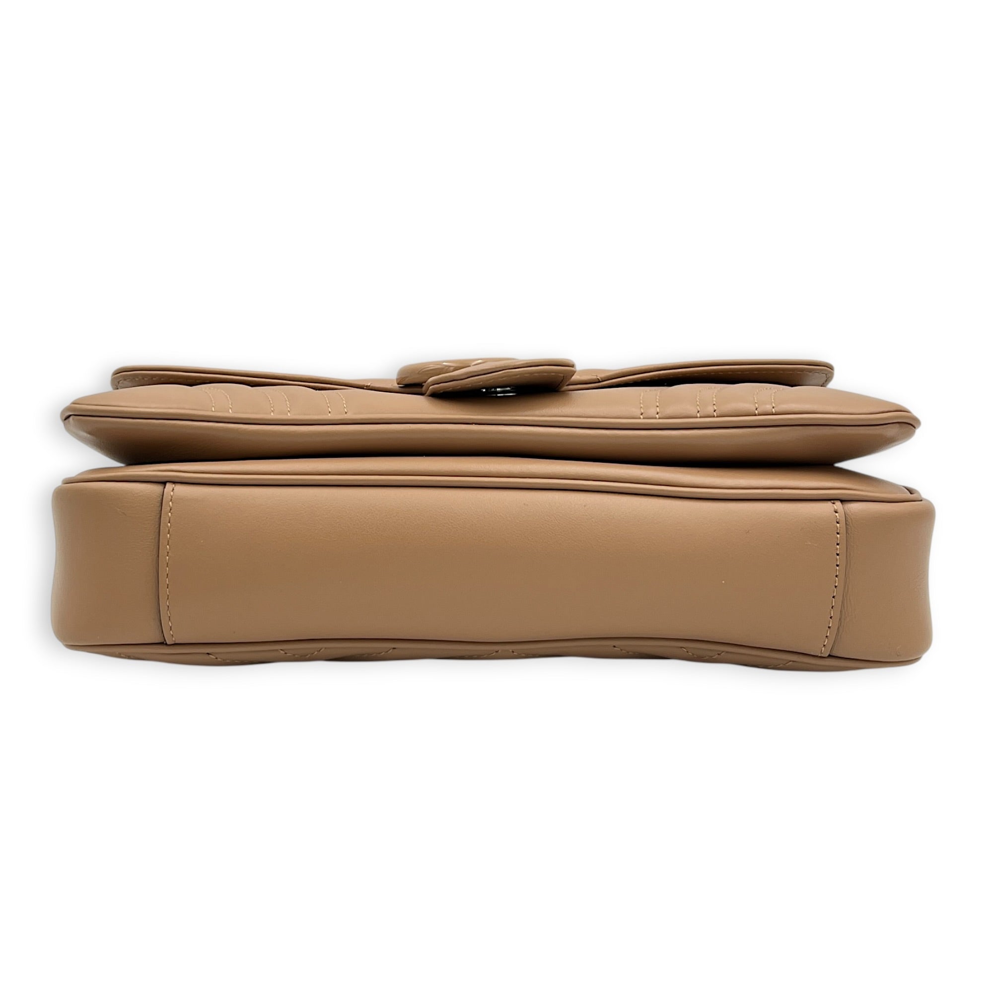 GG Marmont Beige Shoulder Bag in Calfskin, Enamel hardware