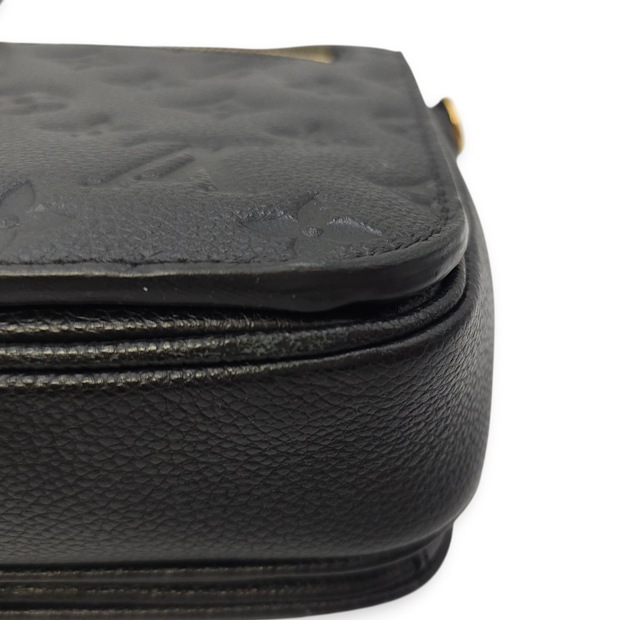 Pochette Metis MM Black Crossbody Bag in Empriente Leather, Gold hardware