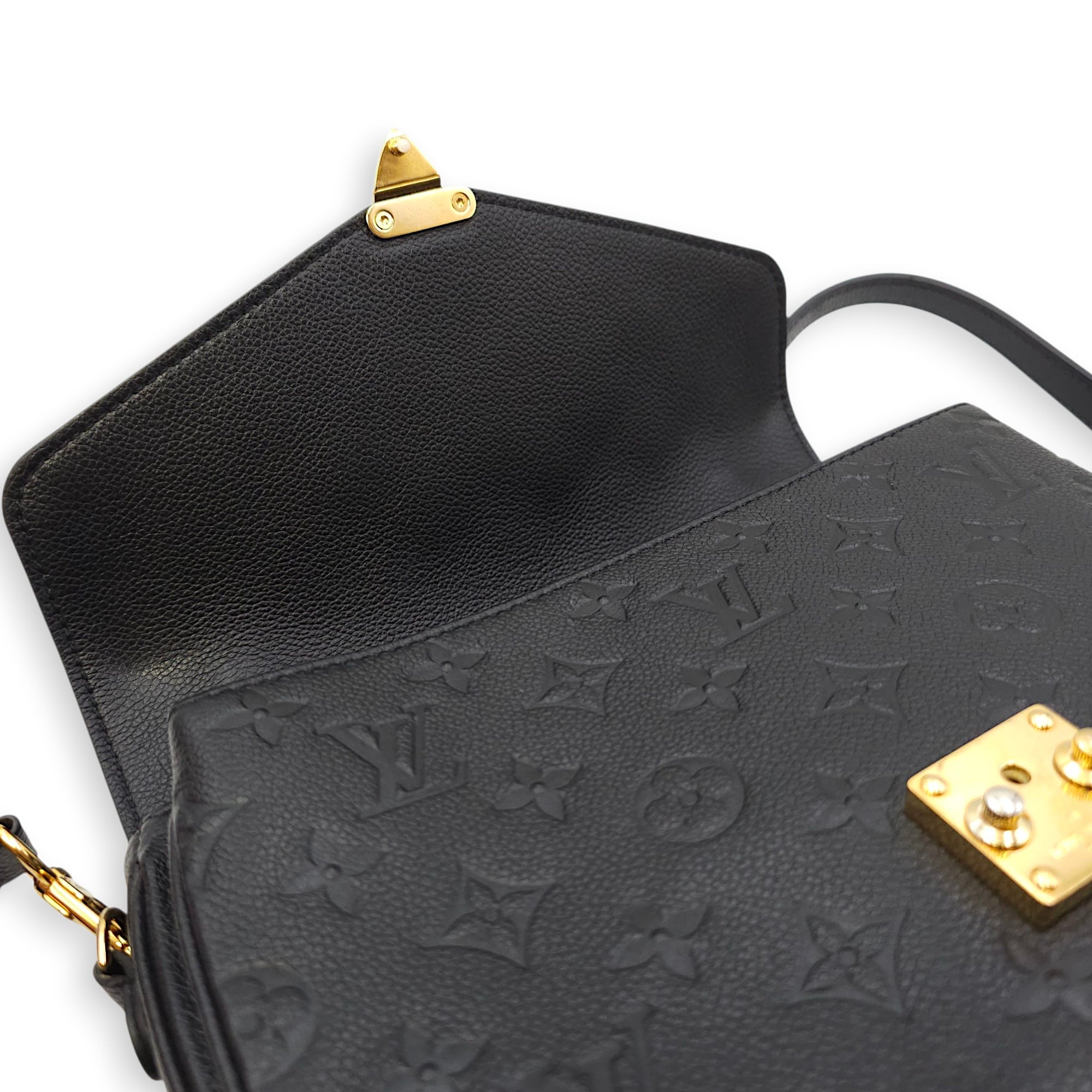 Pochette Metis MM Black Crossbody Bag in Empriente Leather, Gold hardware