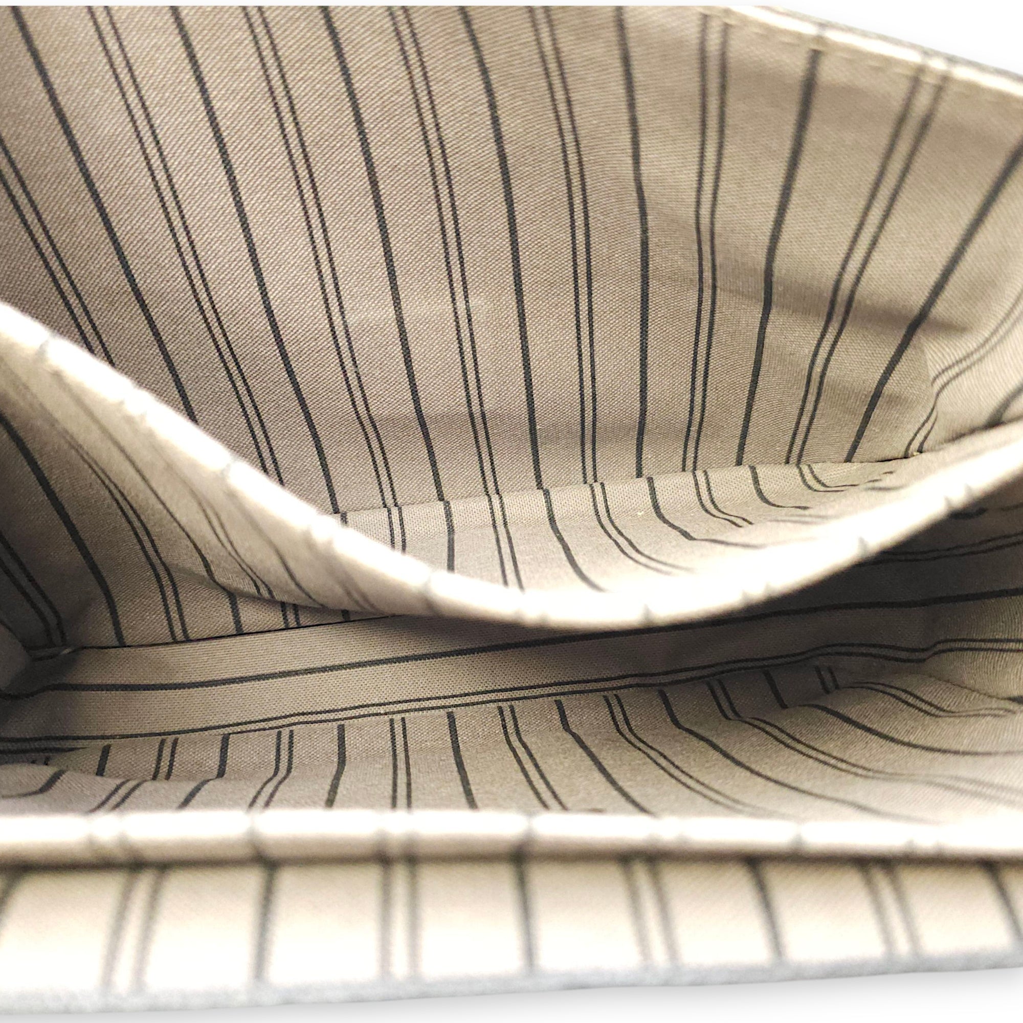 Pochette Metis MM Black Crossbody Bag in Empriente Leather, Gold hardware