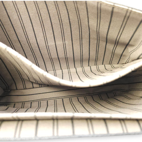 Pochette Metis MM Black Crossbody Bag in Empriente Leather, Gold hardware