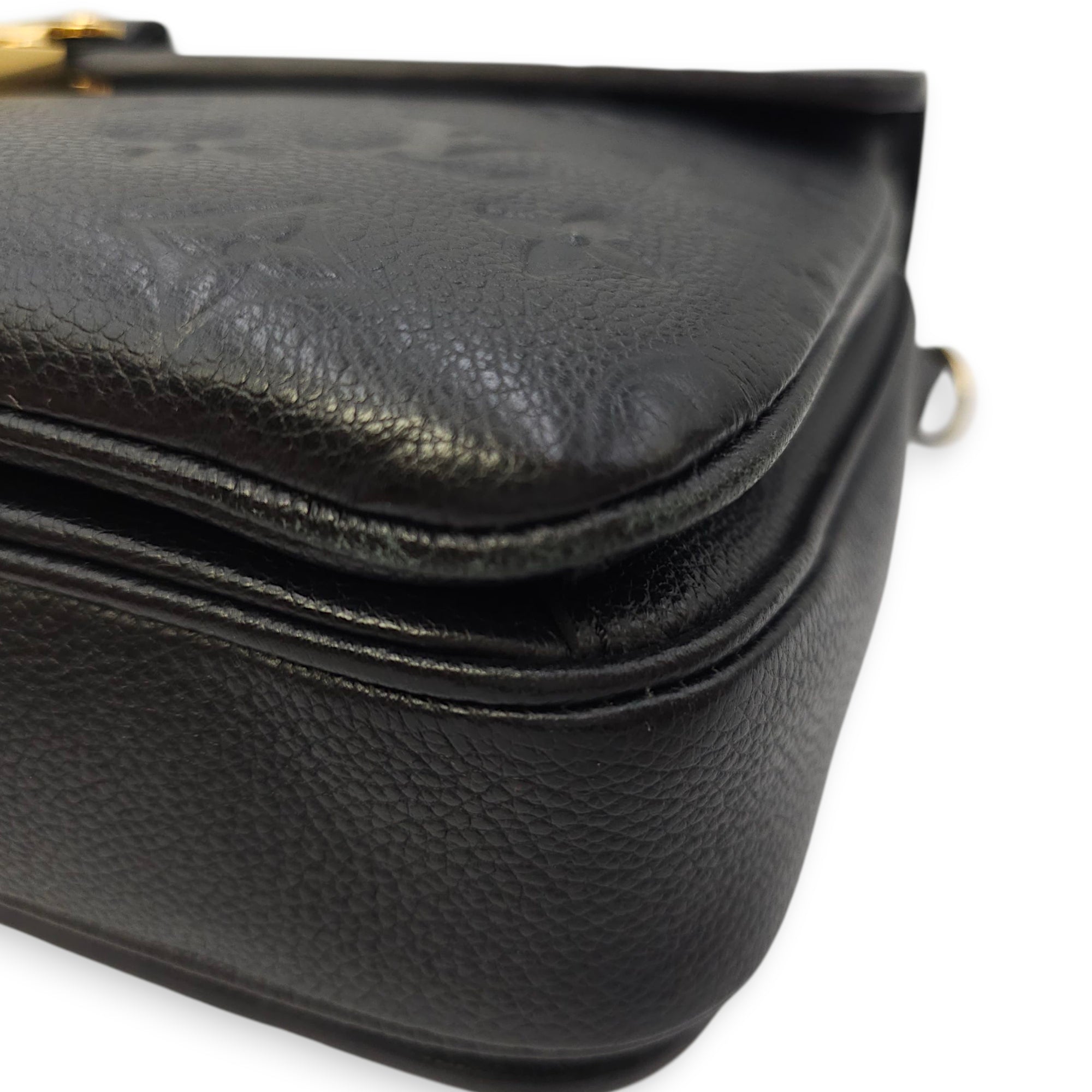 Pochette Metis MM Black Crossbody Bag in Empriente Leather, Gold hardware