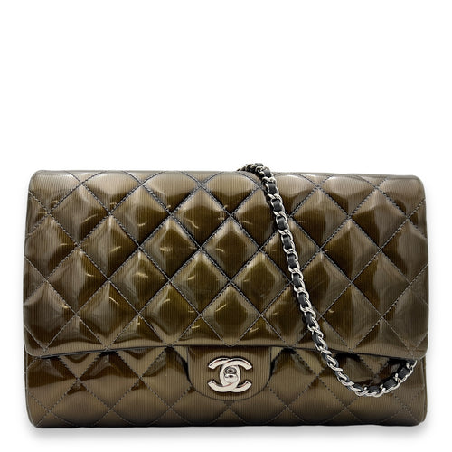 Quilted Flap Green Clutch in Patent Leather, Silver hardware