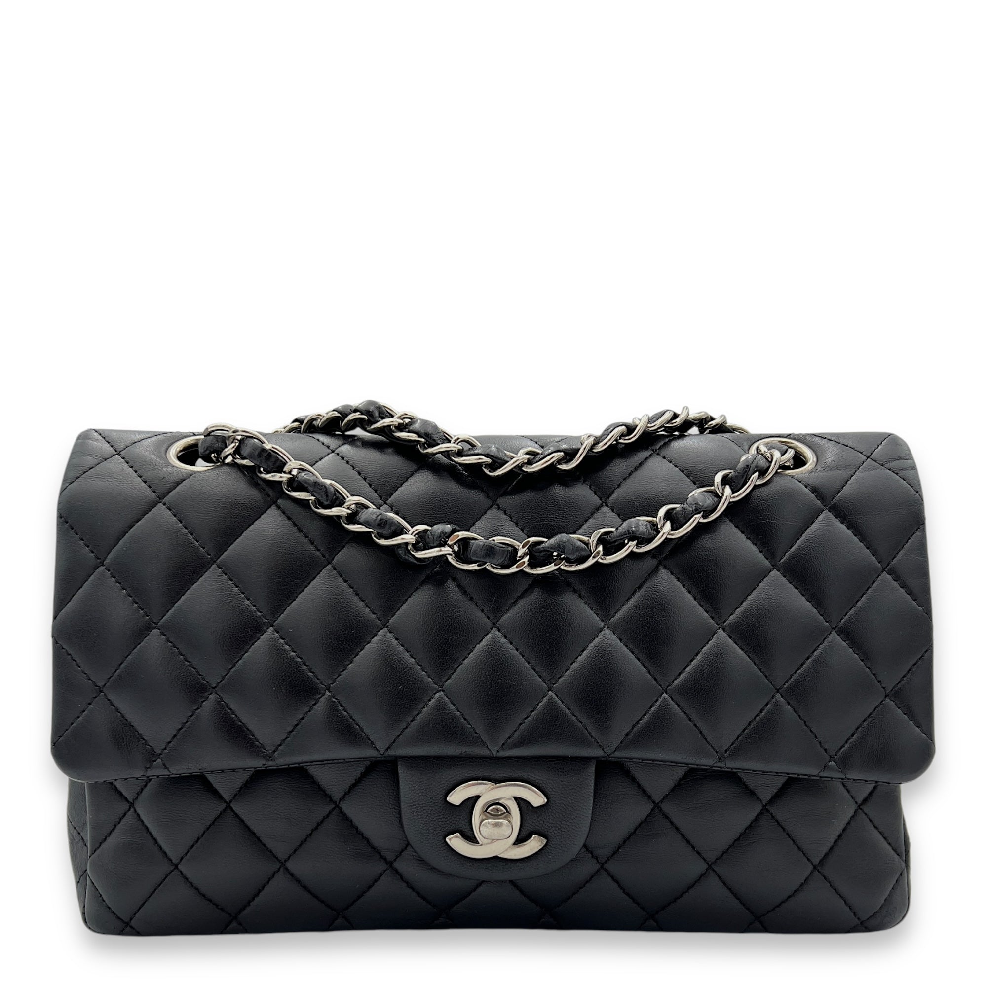 Classic Flap Medium Black Shoulder Bag in Lambskin, Silver hardware