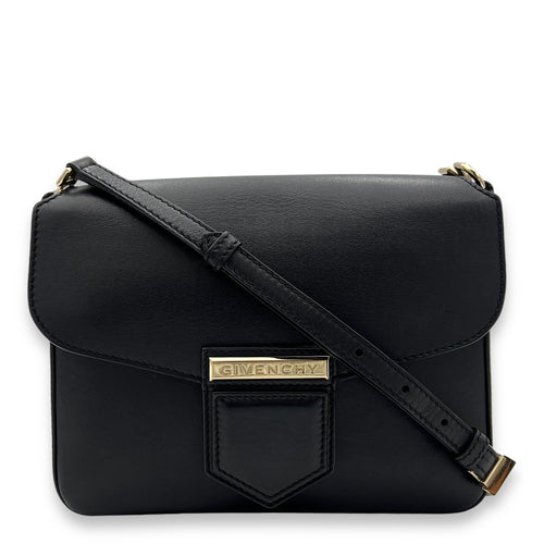 Nobile Shoulder Bag Black in Calfskin, Gold hardware