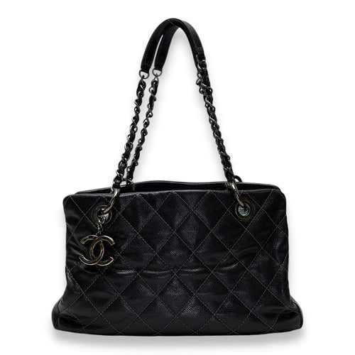 Chic Black Shoulder Bag in Caviar Leather, Silver hardware