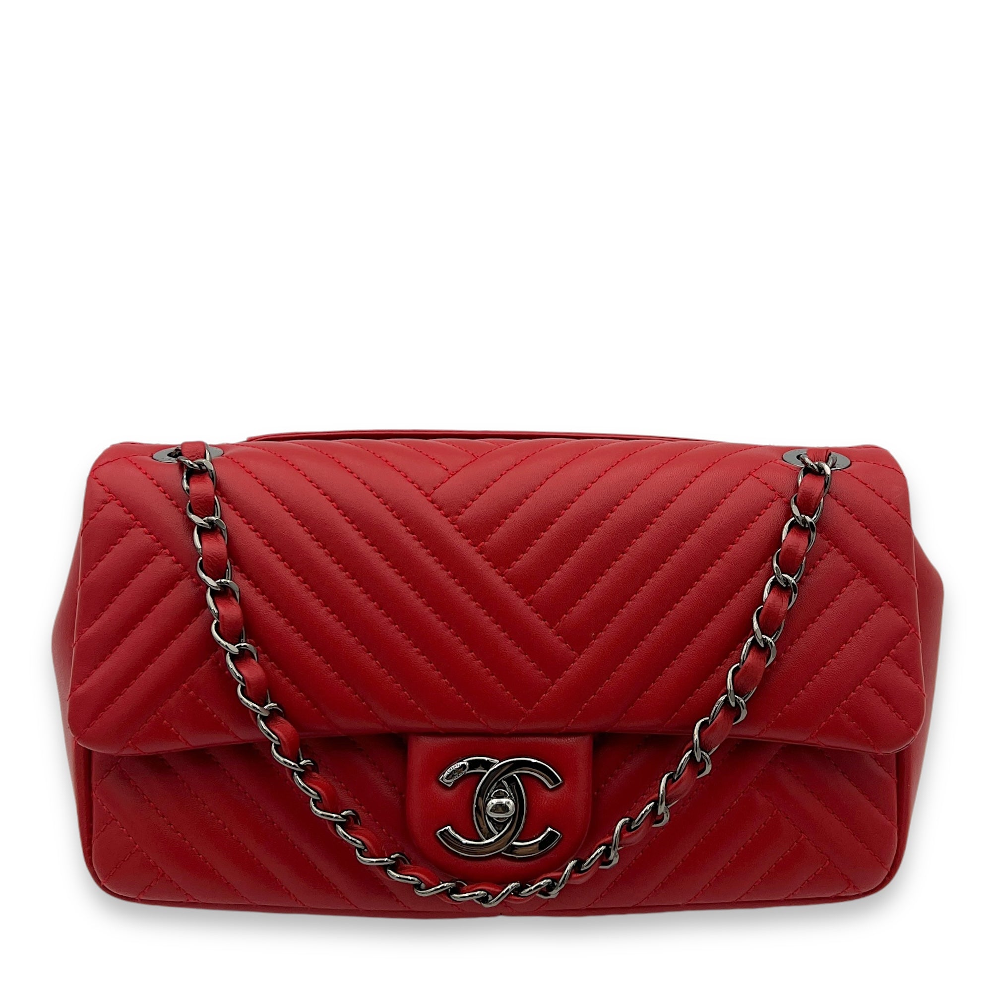 Classic Single Flap Red Shoulder Bag in Lambskin, Silver hardware