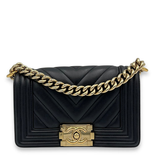 Chanel Boy Shoulder Bag Black in Calfskin, Gold hardware_1