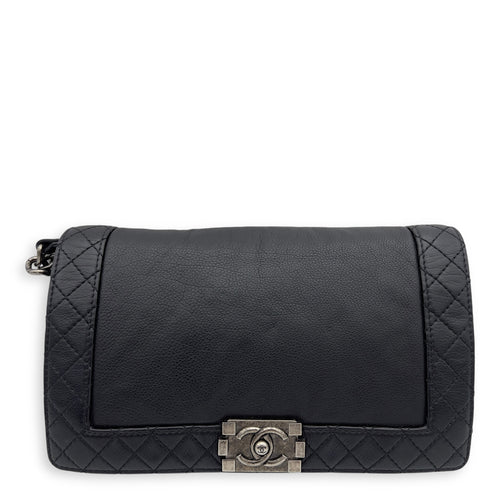 Chanel Boy Black Shoulder Bag in Calfskin, Ruthenium hardware_1