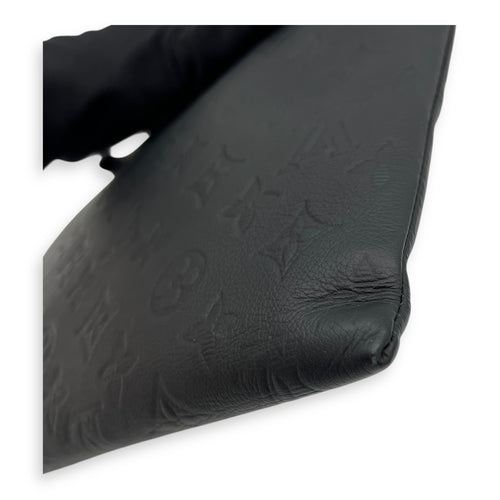 Louis Vuitton Logo Pouch Black in Calfskin, Lacquered Metal hardware_7