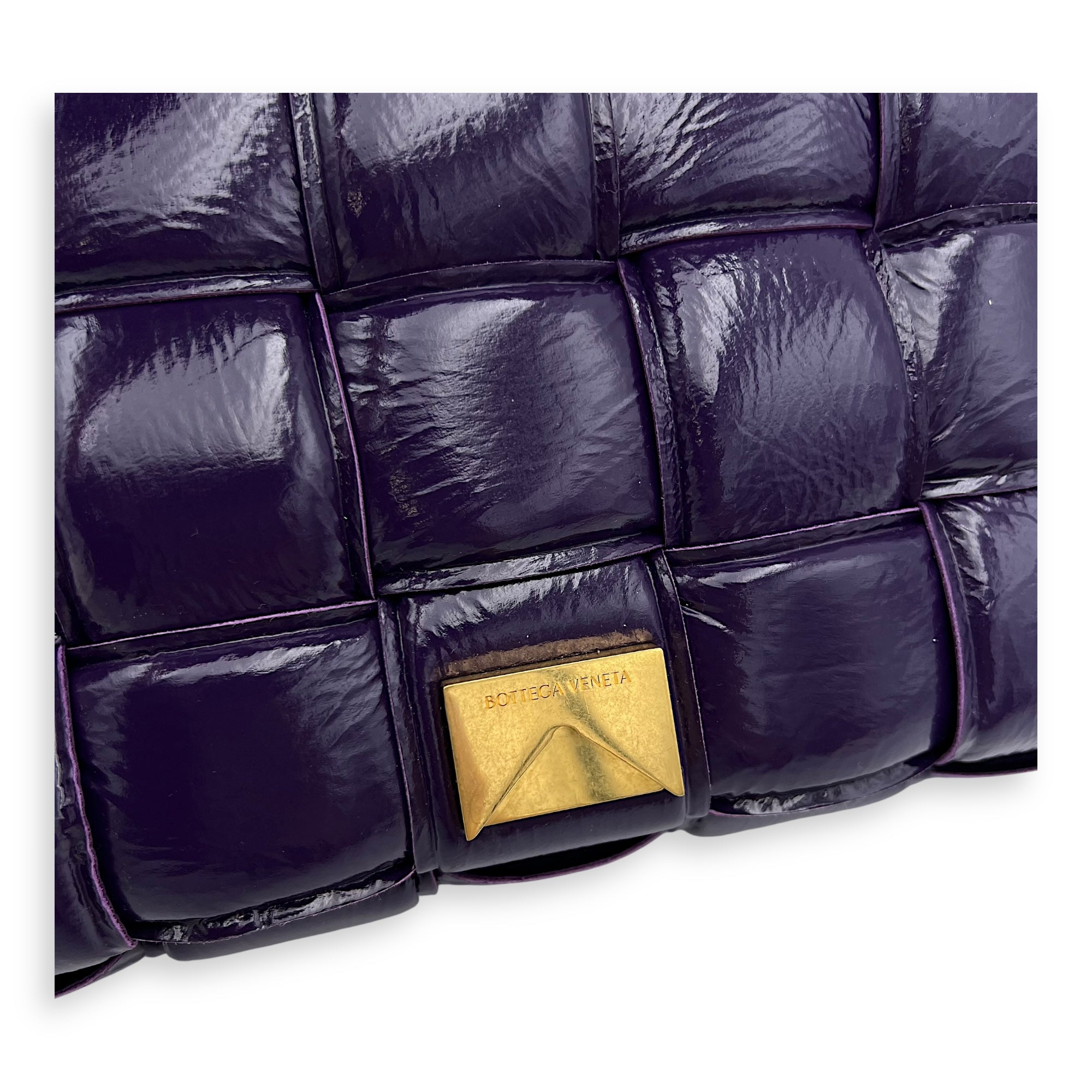 Bottega Veneta Cassette Shoulder Bag Purple in Patent Leather, Gold hardware_9