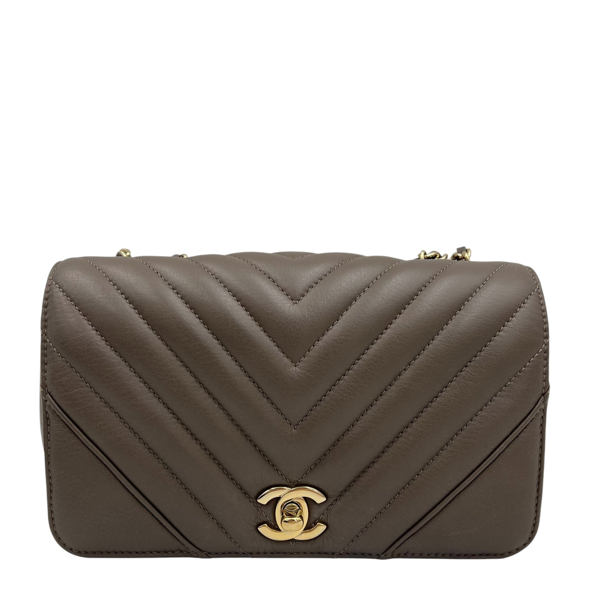 Chanel CC Chevron Brown Shoulder Bag in Calfskin, Gold hardware_1