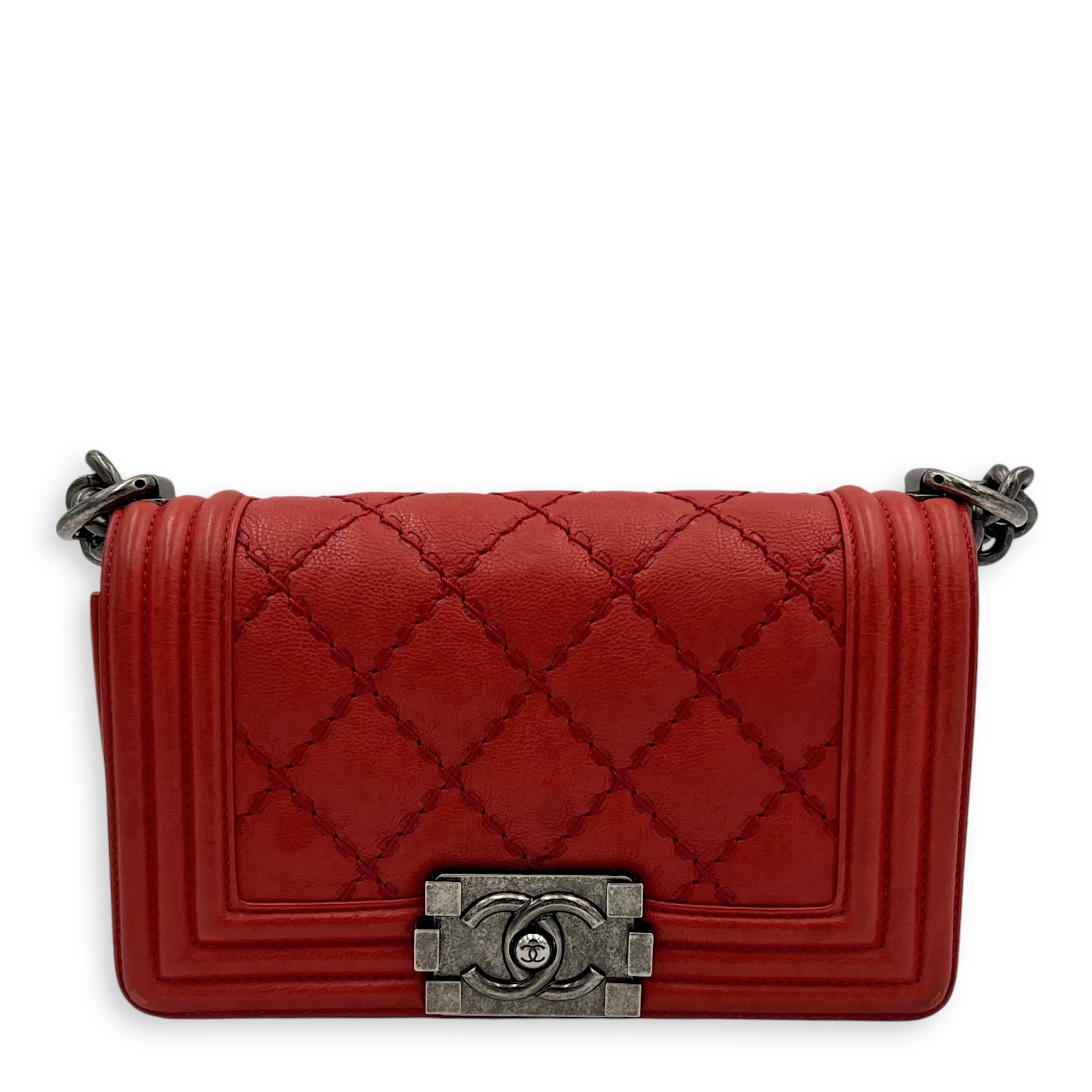 Chanel Boy Shoulder Bag Red in Calfskin, Ruthenium hardware_1