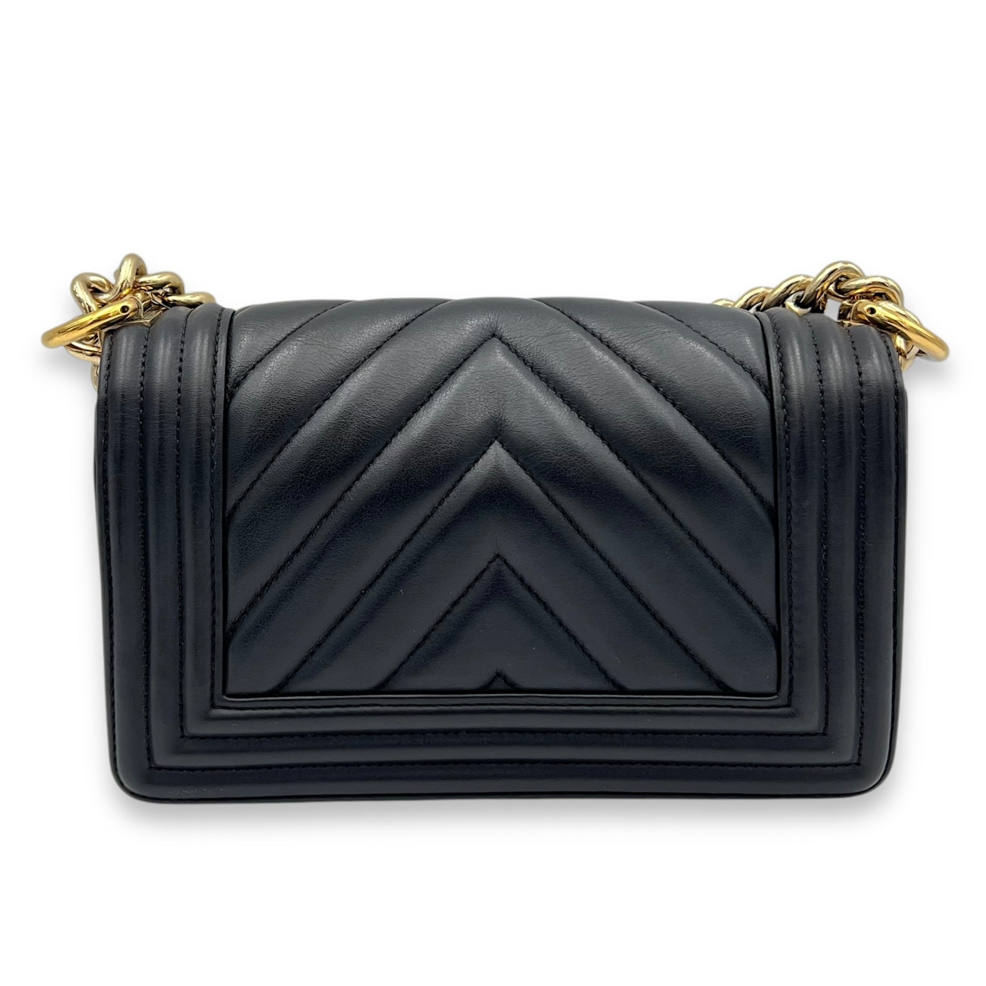 Chanel Boy Shoulder Bag Black in Calfskin, Gold hardware_2