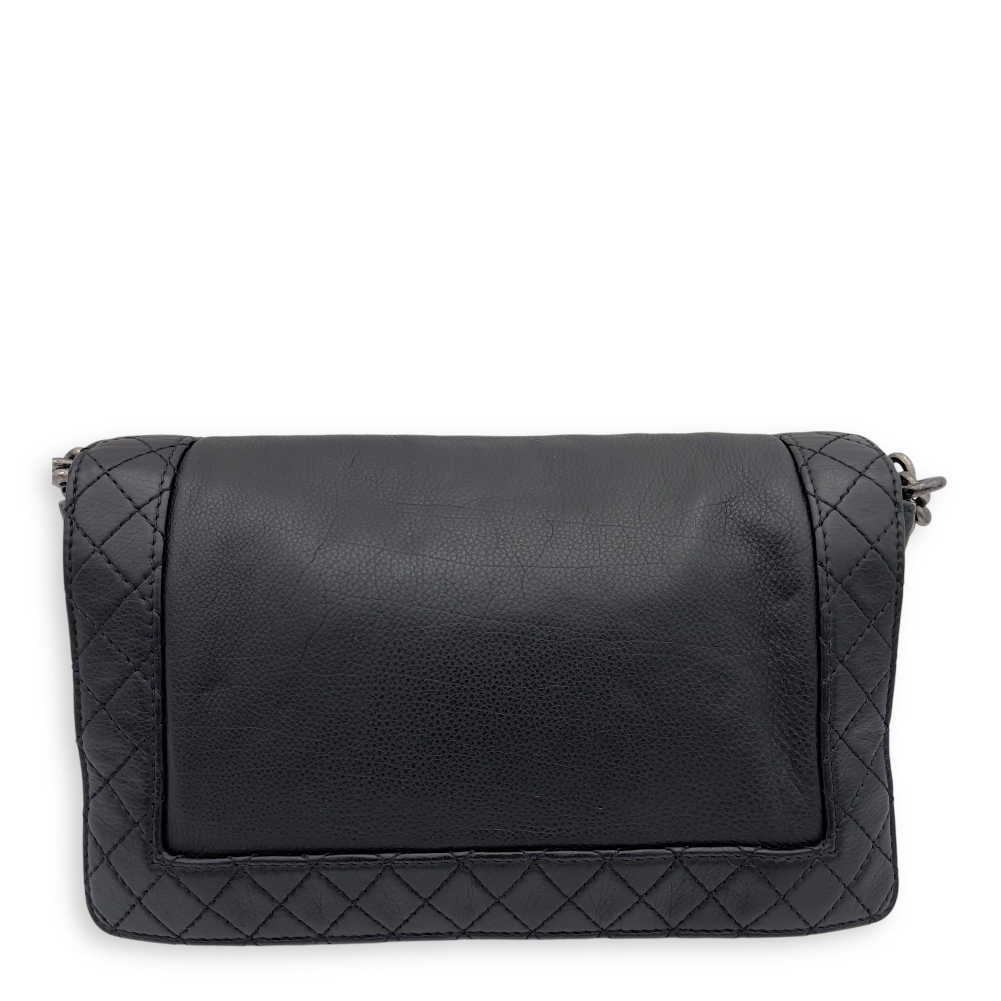 Chanel Boy Black Shoulder Bag in Calfskin, Ruthenium hardware_2