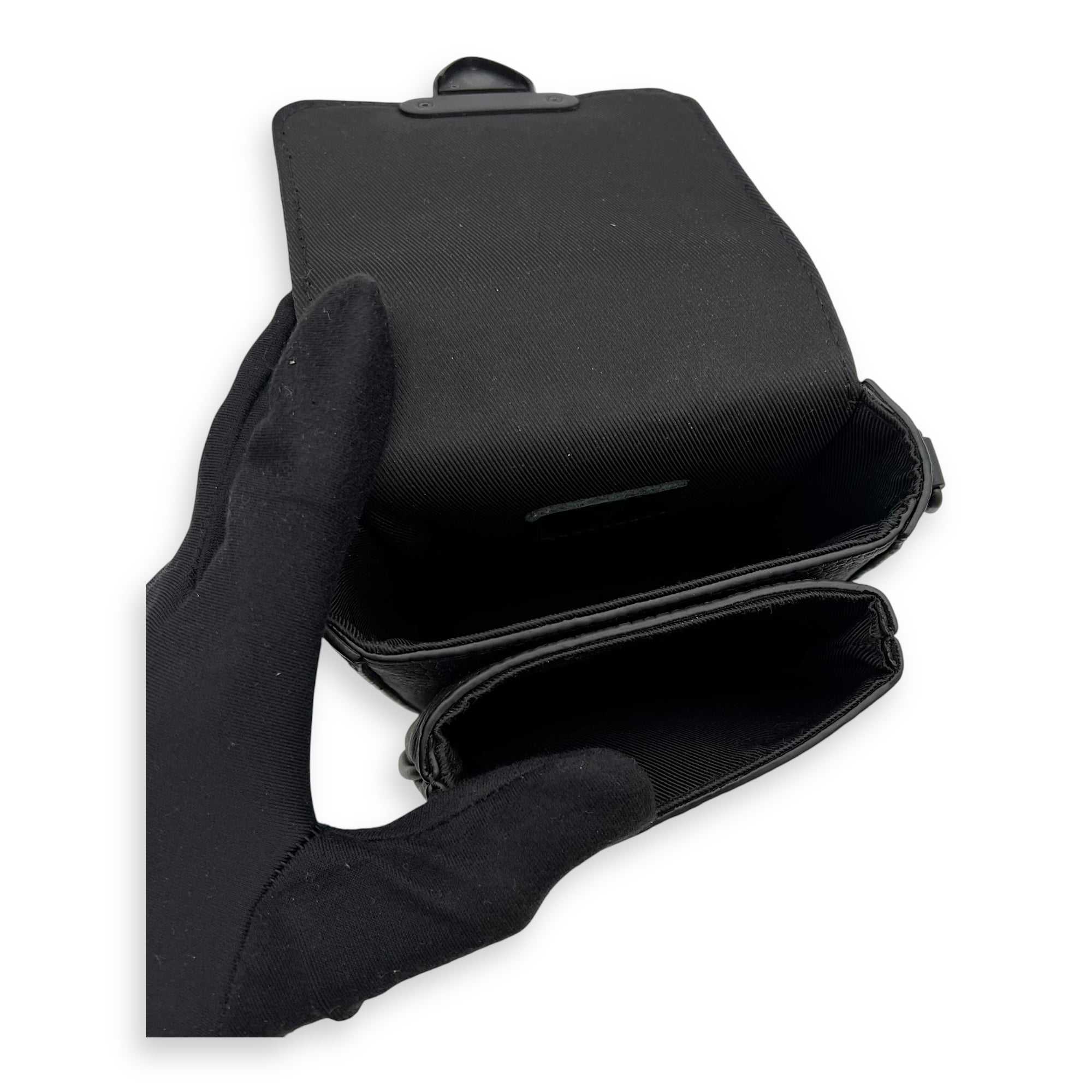 Louis Vuitton S-Lock Crossbody Bag Black in Taurillon Leather, Lacquered Metal hardware_6
