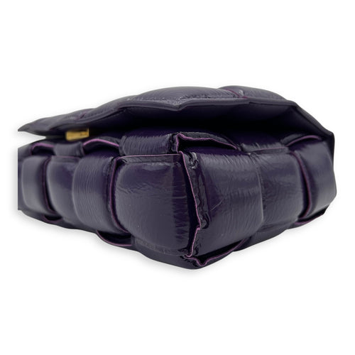 Bottega Veneta Cassette Shoulder Bag Purple in Patent Leather, Gold hardware_8