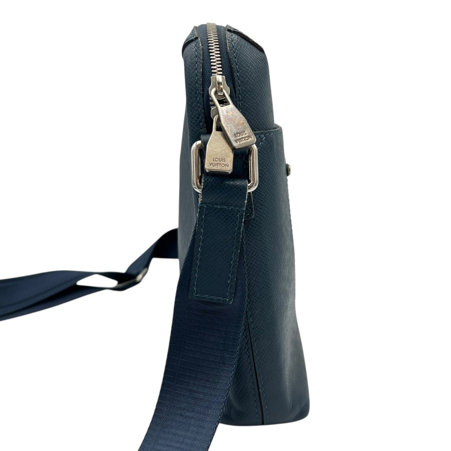 Louis Vuitton Grigori Messenger PM Blue in Taiga Leather, Silver hardware_4