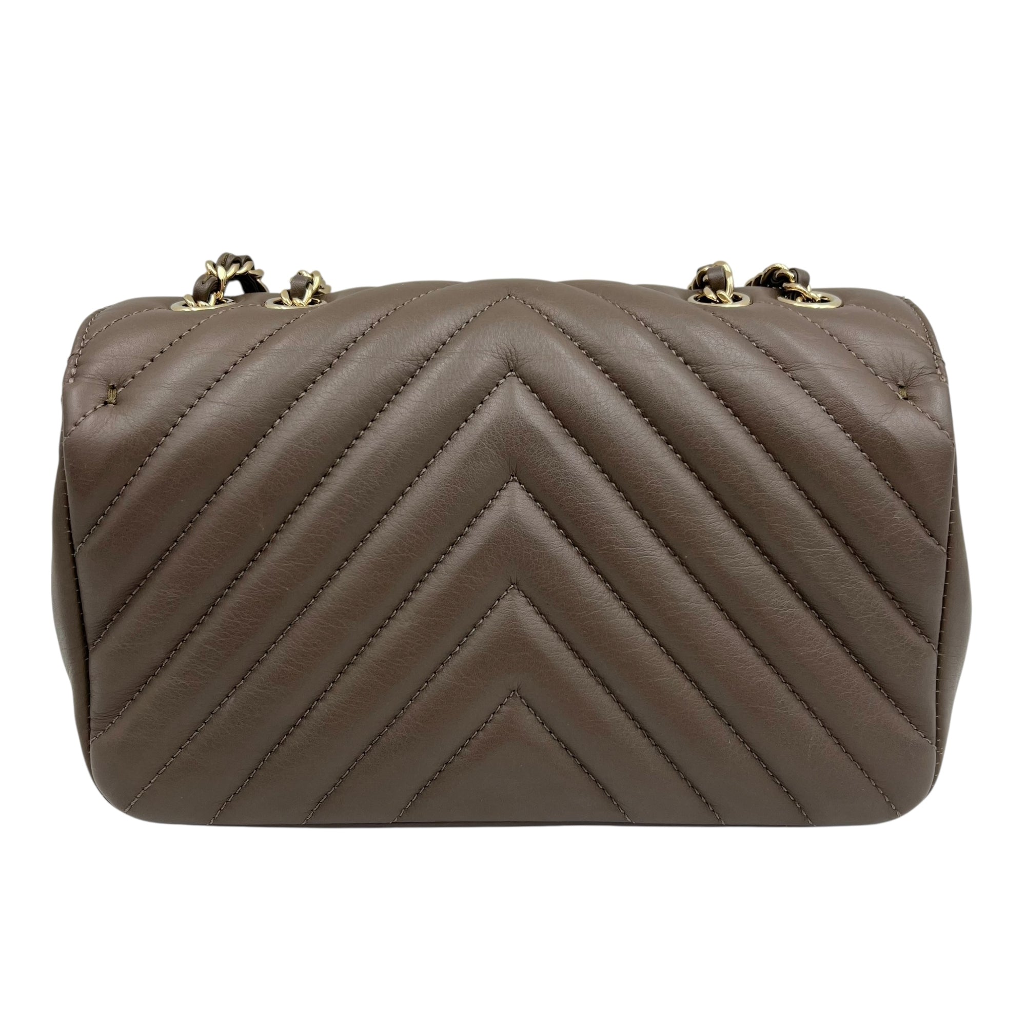Chanel CC Chevron Brown Shoulder Bag in Calfskin, Gold hardware_2