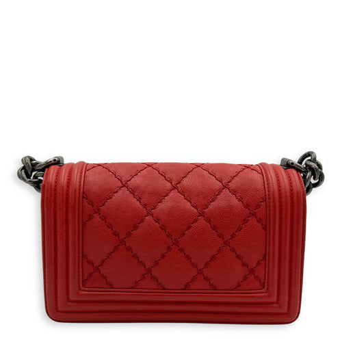 Chanel Boy Shoulder Bag Red in Calfskin, Ruthenium hardware_2
