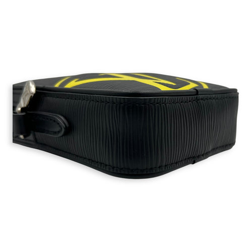 Louis Vuitton Danube Crossbody Bag Black in Epi Leather, Silver hardware_8