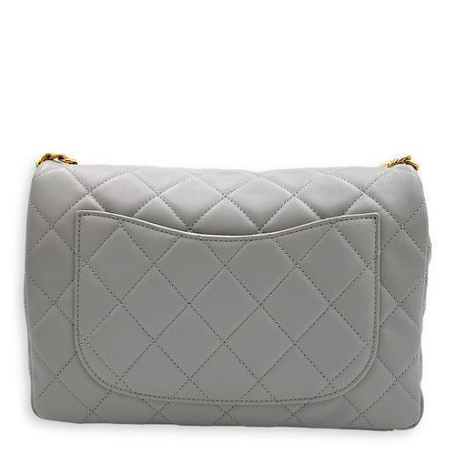 Chanel CC Quilted Grey Shoulder Bag in Lambskin, Gold hardware_2