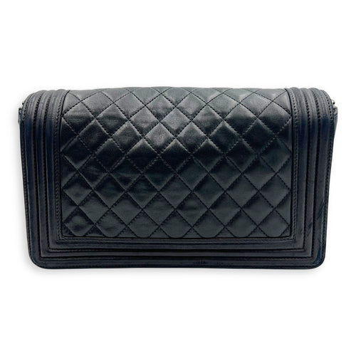 Chanel Boy Medium Black Shoulder Bag in Lambskin, Ruthenium hardware_2