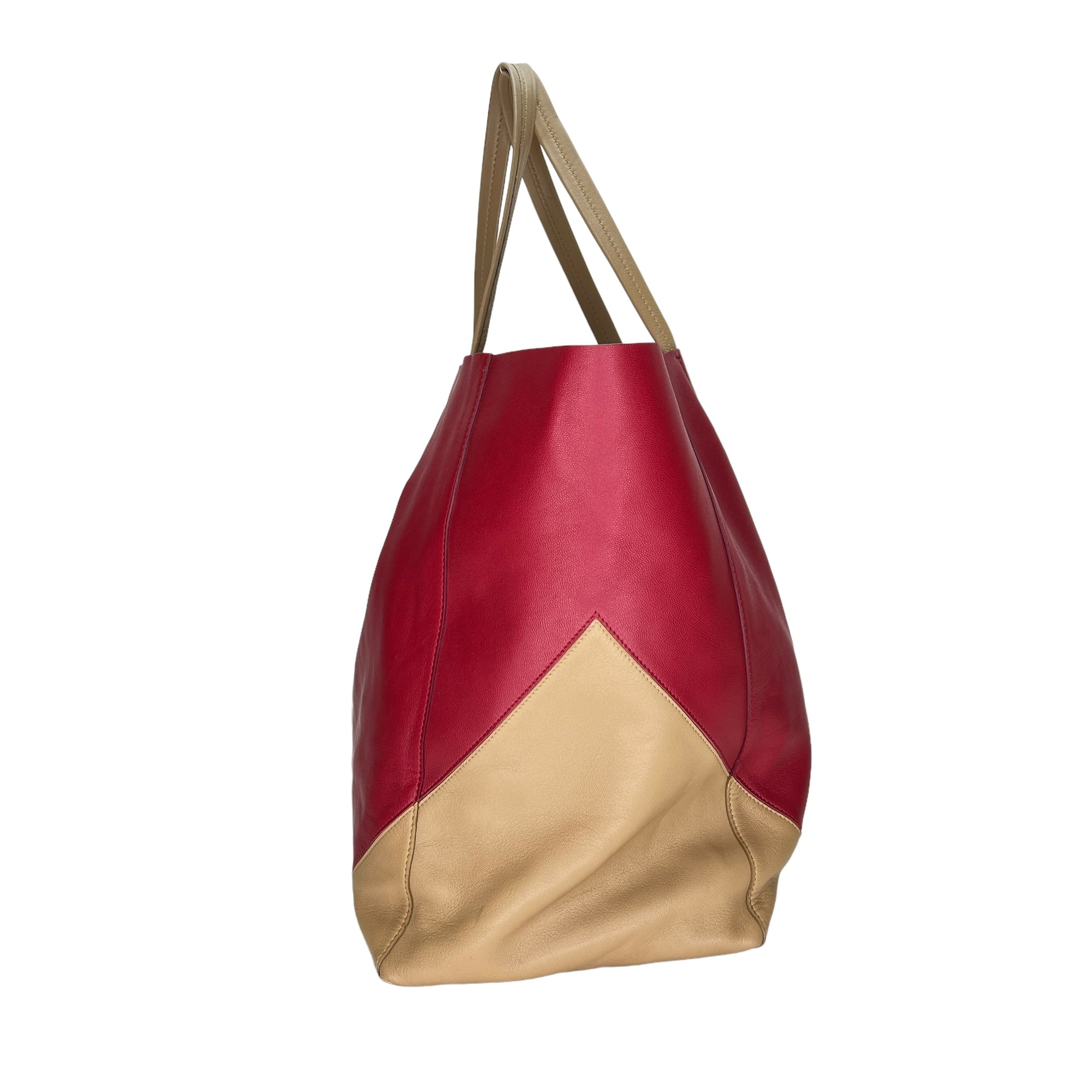 Horizontal M Red Tote Bag in Calfskin, Gold hardware