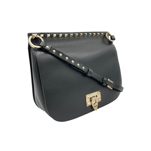 Rockstud Saddle Flap Black Crossbody Bag in Calfskin, Silver hardware