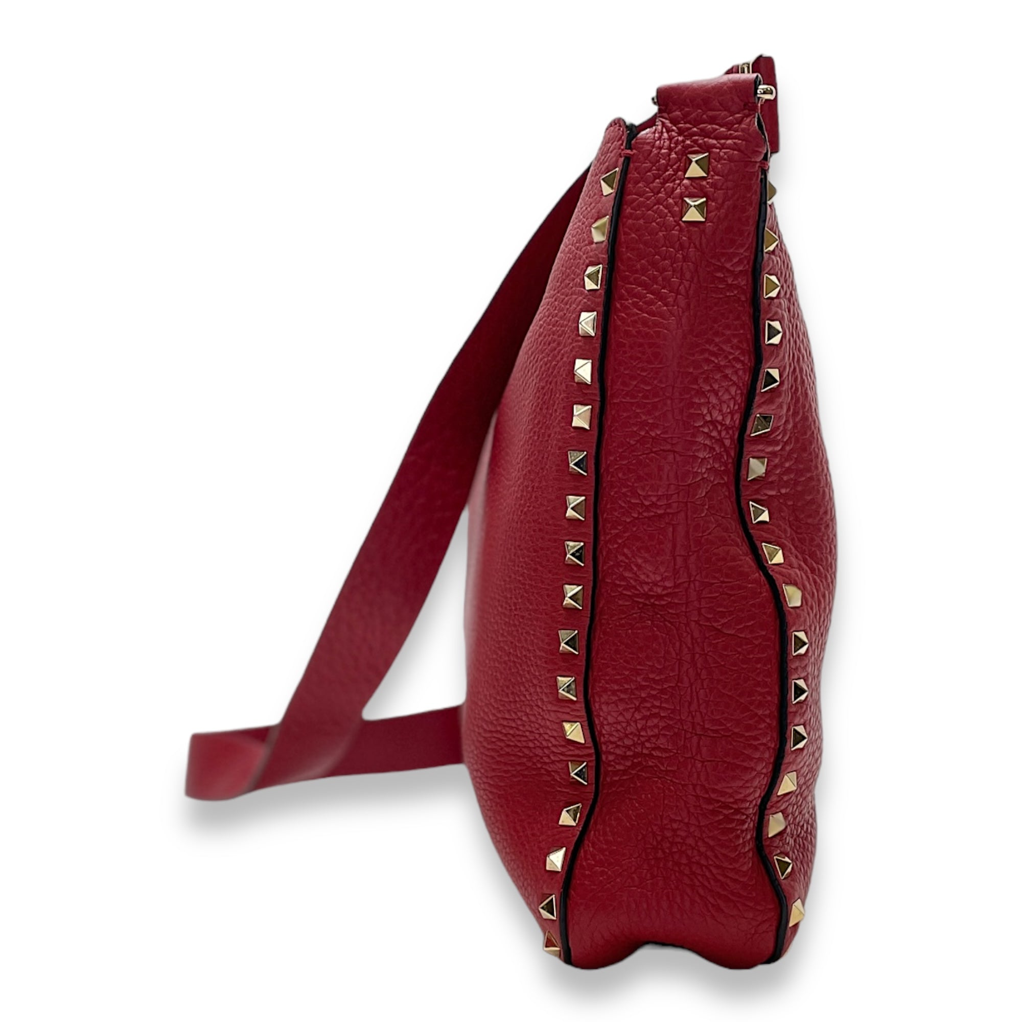 Rockstud Hobo Red Shoulder Bag in Calfskin, Gold hardware