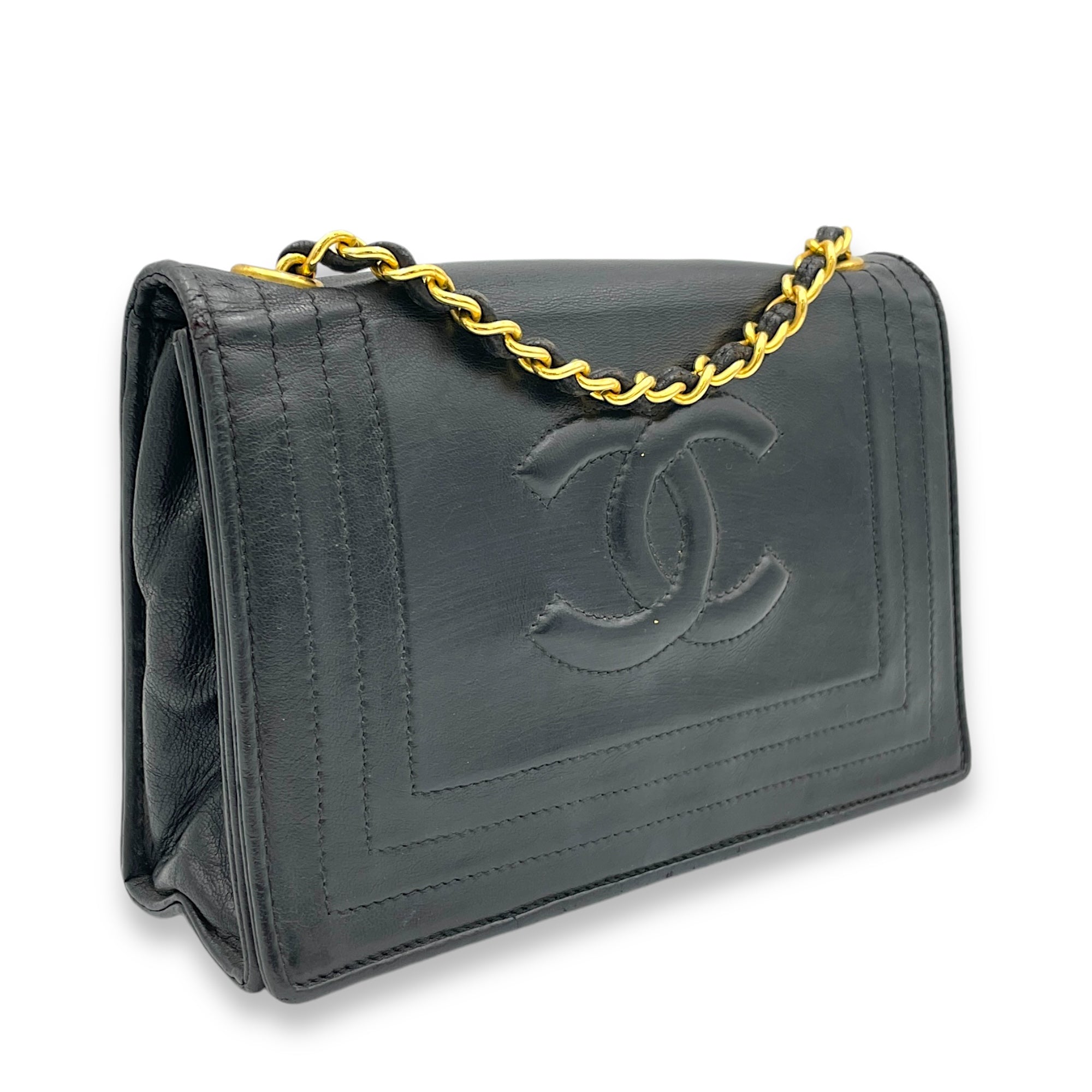 CC Shoulder Bag Black in Calfskin, Gold hardware