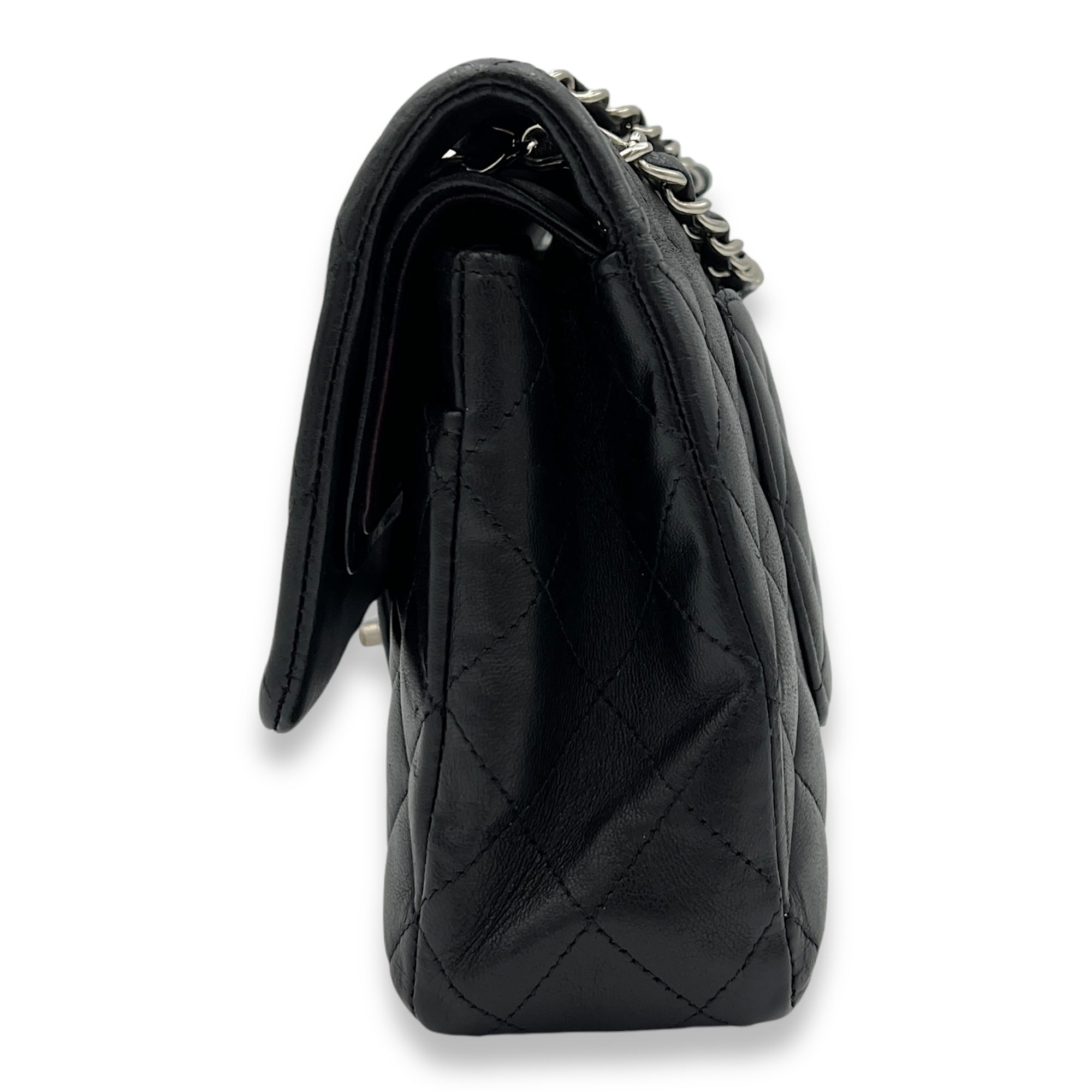 Classic Flap Medium Black Shoulder Bag in Lambskin, Silver hardware