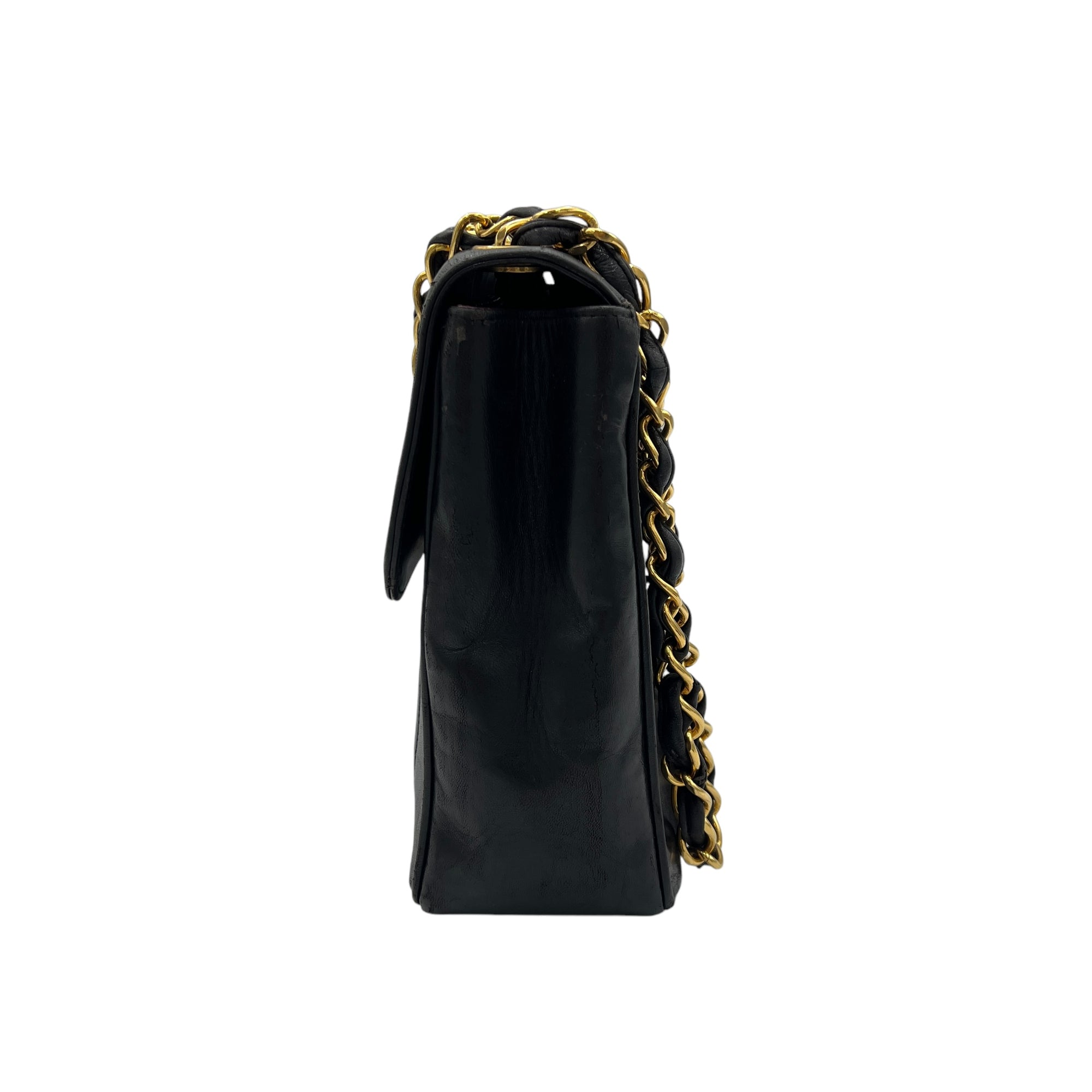 Vintage Flap Shoulder Bag Black in Lambskin, Gold hardware