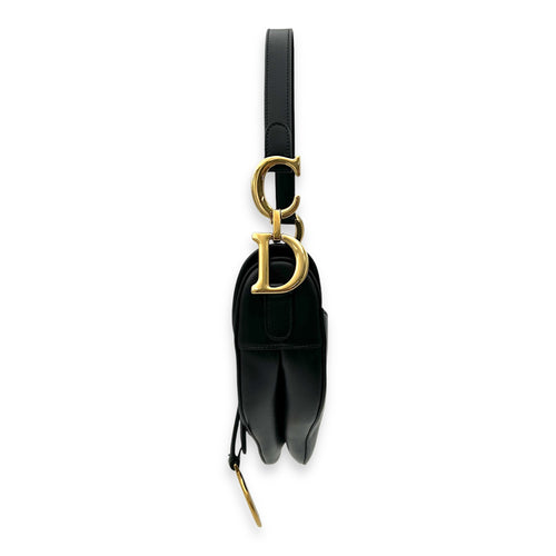 Saddle Medium Black Top Handle Bag in Calfskin, Gold hardware