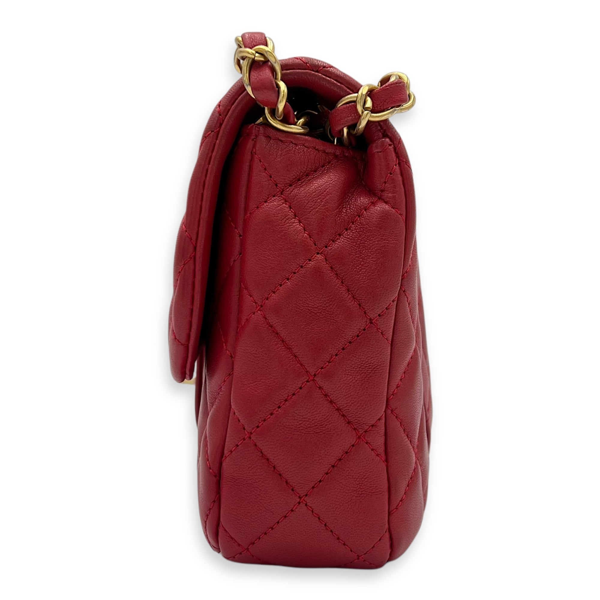 Chanel Cruise Charm Shoulder Bag Red in Lambskin, Gold hardware_3