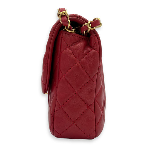 Chanel Cruise Charm Shoulder Bag Red in Lambskin, Gold hardware_3