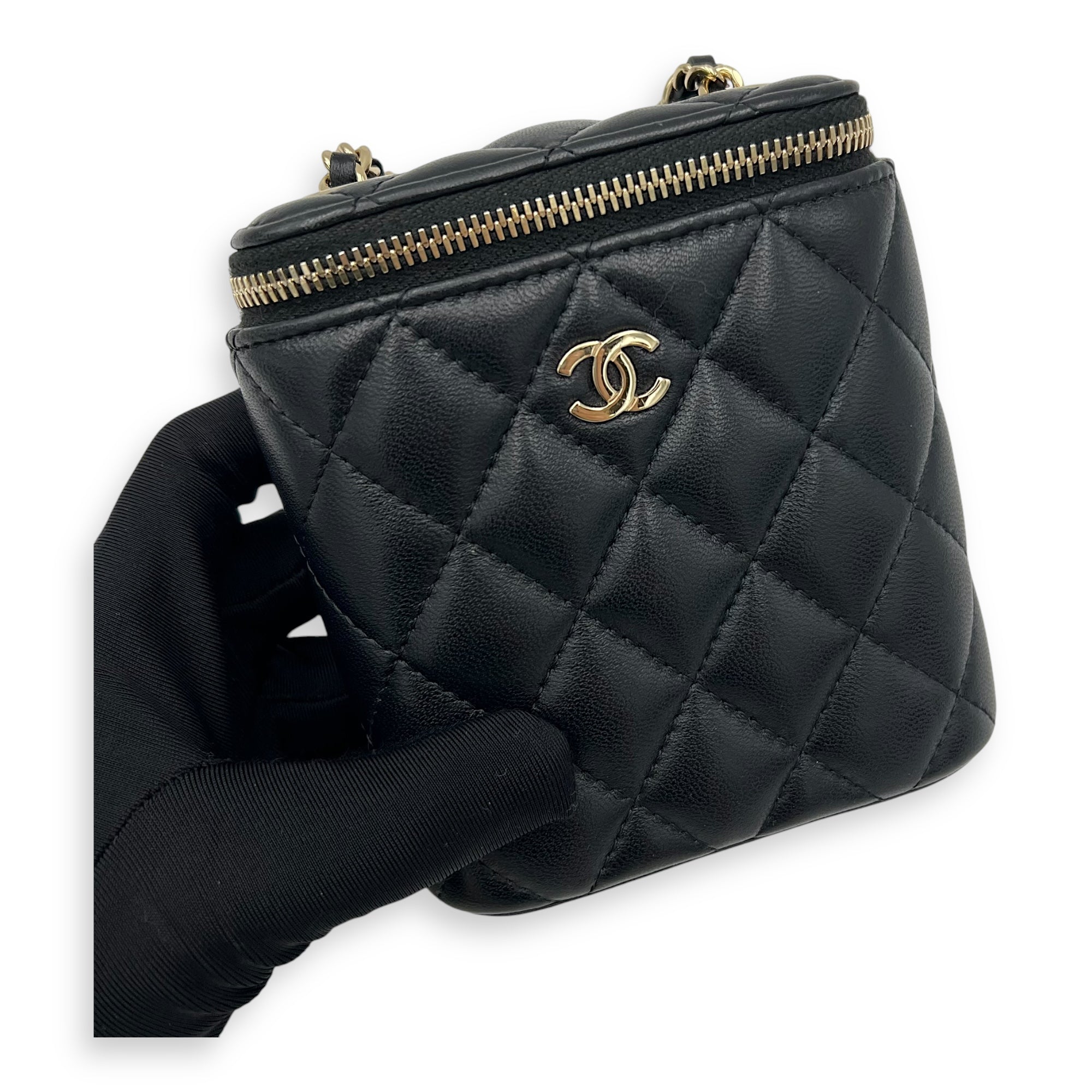 Chanel CC Vanity Bag Black in Lambskin, Gold hardware_8