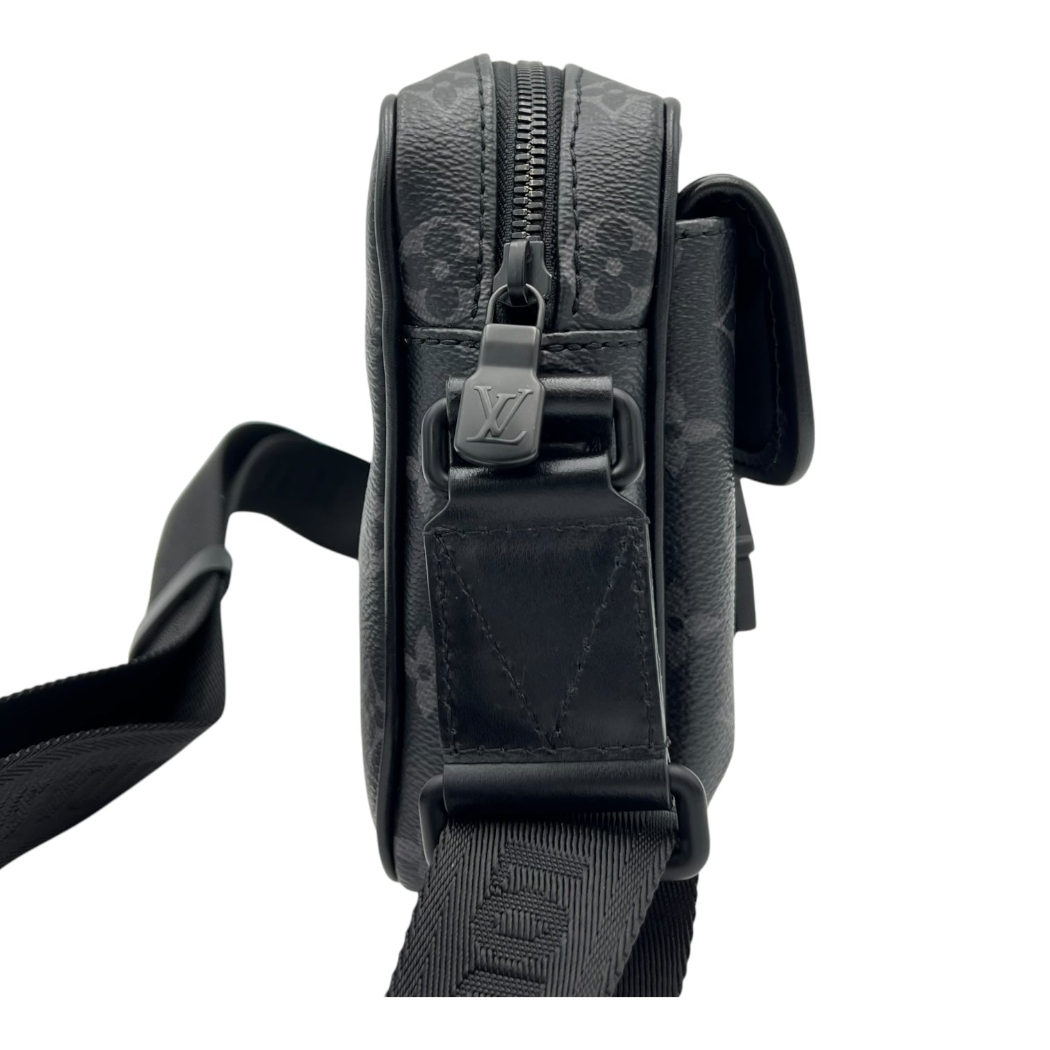 Louis Vuitton Getaway Eclipse Messenger in Monogram Coated Canvas, Black hardware_3