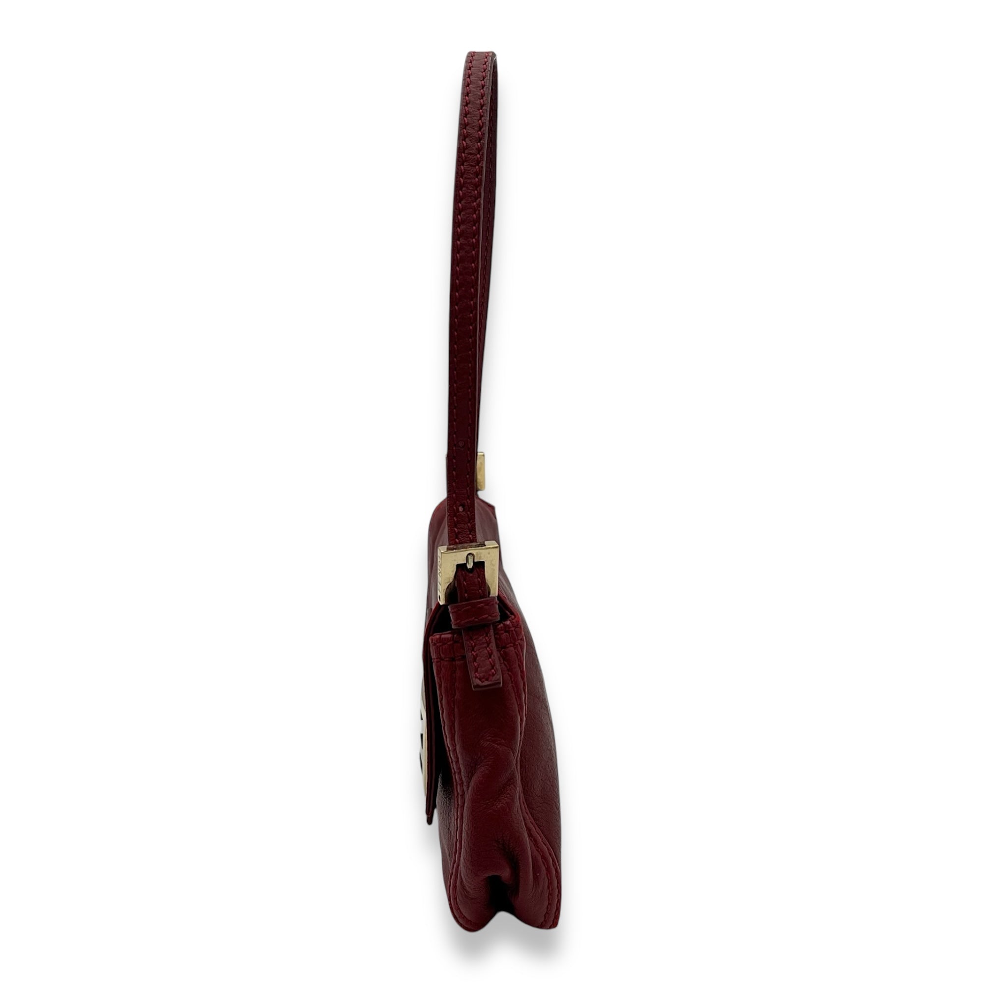 Fendi Baguette Shoulder Bag Red in Calfskin, Gold hardware_3