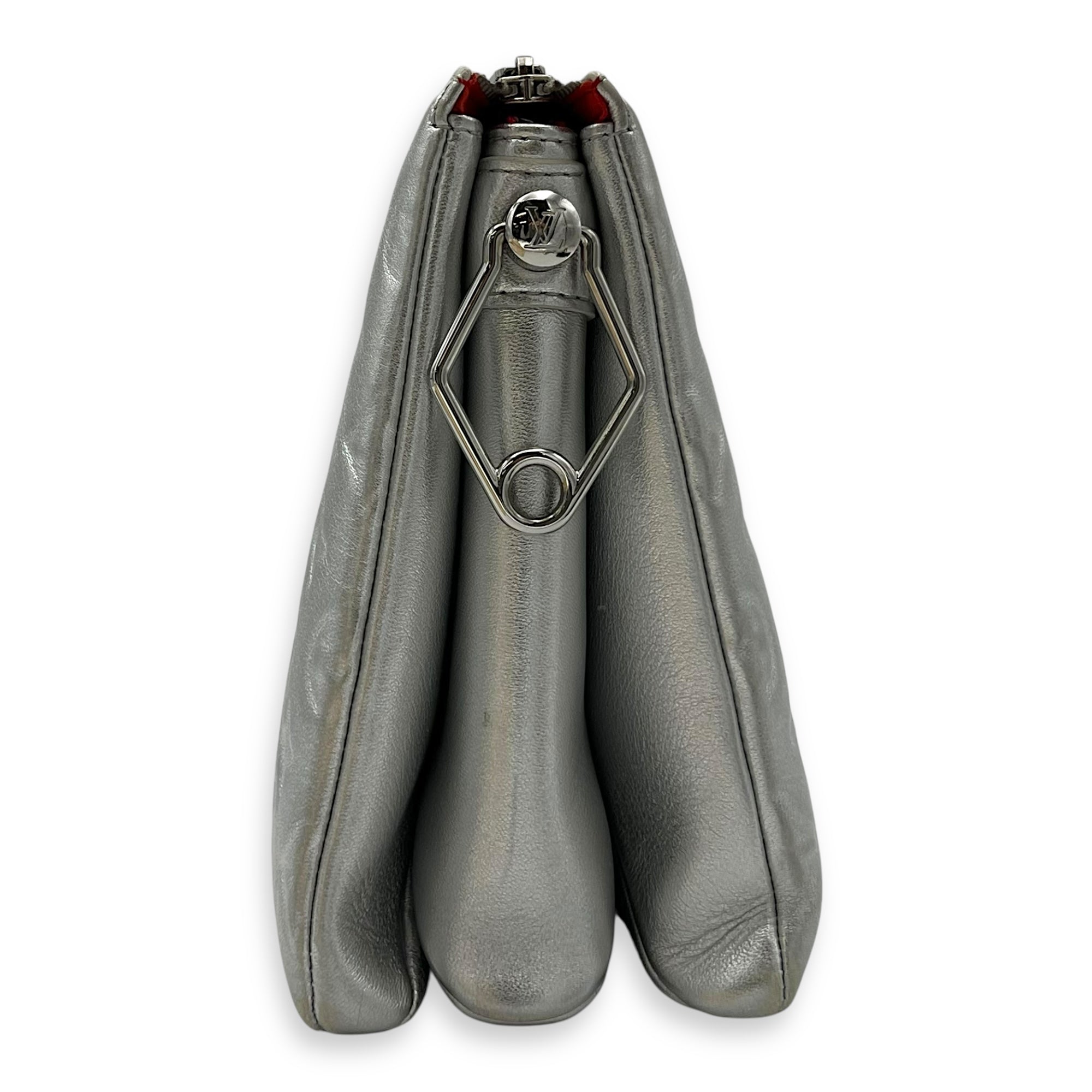 Louis Vuitton Coussin PM Silver Shoulder Bag in Lambskin, Silver hardware_3